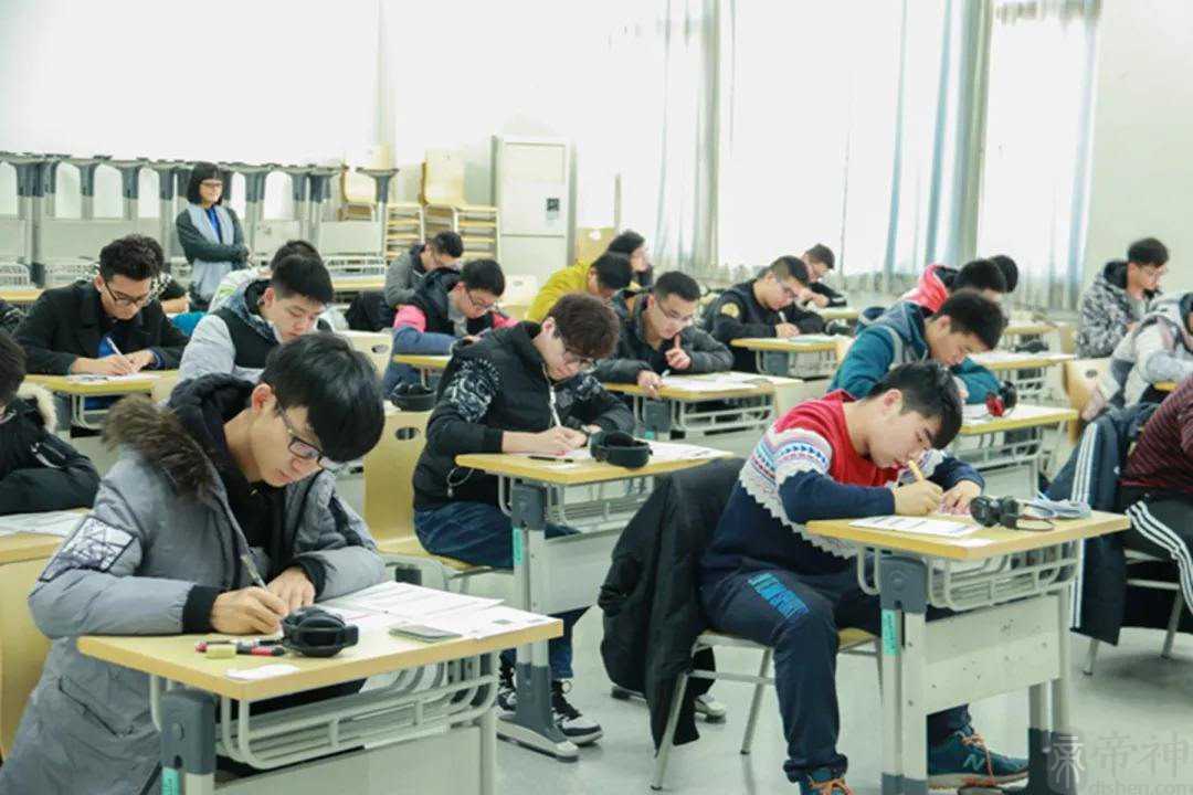 八字看考运和发展方向_子非鱼师傅跟你讲