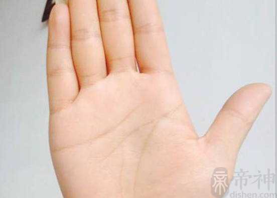 有富贵命的女孩手相，掌心红润，五指并拢都代表富贵命