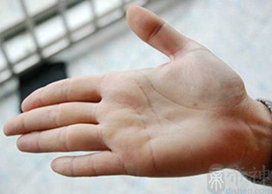 女人富贵命罕见手相，手掌厚实，手掌红润都是富贵命
