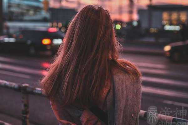 女人嘴唇上薄下厚代表什么 面相五官详解