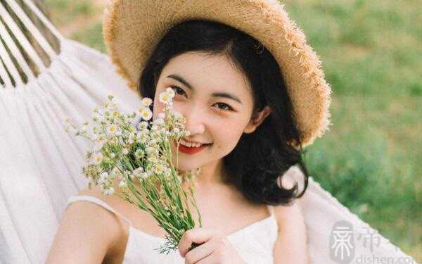 双手细腻白胖的女人手相好不好 这样的手相极佳