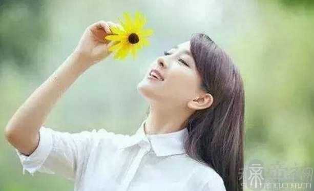 女生手相感情线怎么看  感情线明朗深长预示感情顺利幸福美满