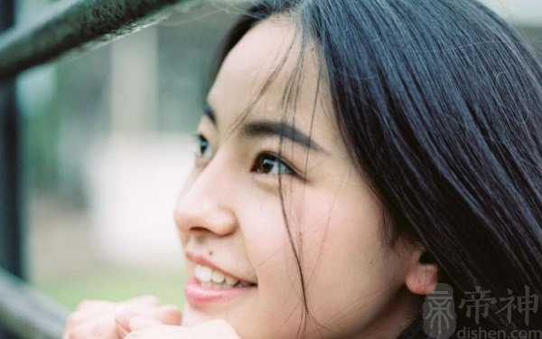石崇巨富痣的位置在哪里 右肩胛骨最下端靠近脊椎的位置