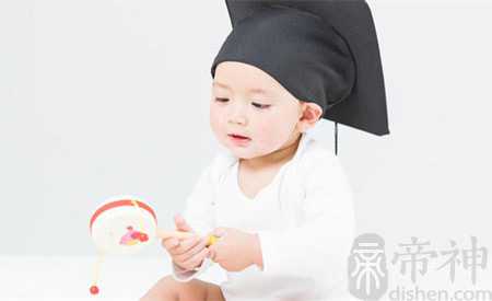楚辞取名男孩猪年宝宝