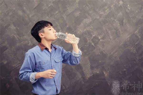 男孩头上三个旋命理