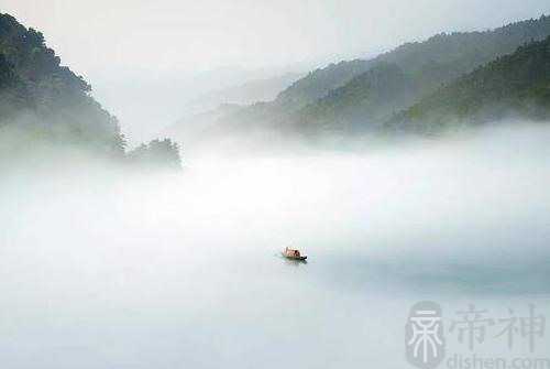 学生房间的书桌风水布局！
