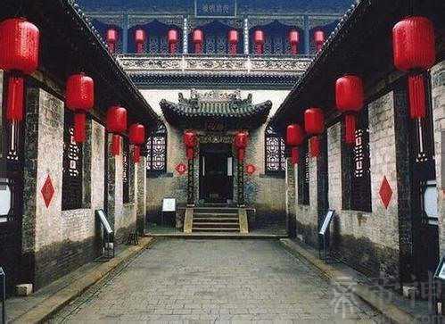 客厅适合挂一帆风顺的字画或风景画吗？