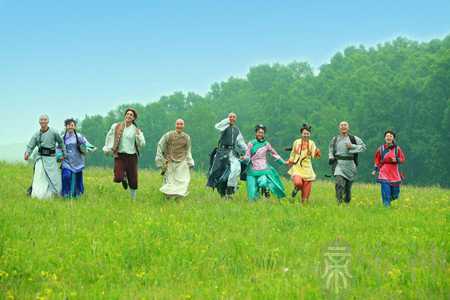 梦见许多异性出游或被异性包围