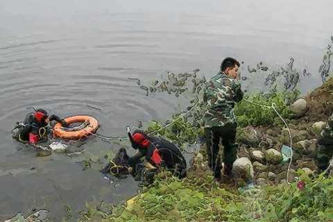 梦见别人掉进鱼塘