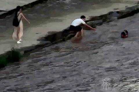 梦见朋友被水冲走了