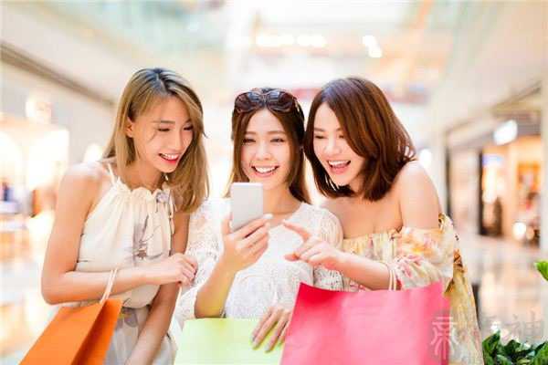 你对谁总是笑脸相迎