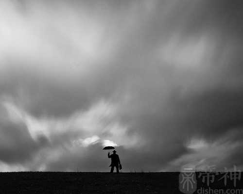 梦到牙齿松动一拔就掉 可能象征人际关系有问题