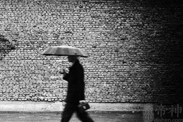 梦见捡手机是什么意思 可能预示着对爱的渴望