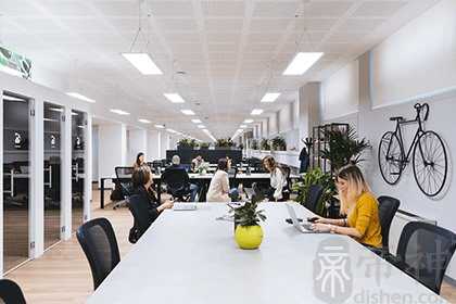 办公室挂钟挂在什么位置好 忌讳挂哪里