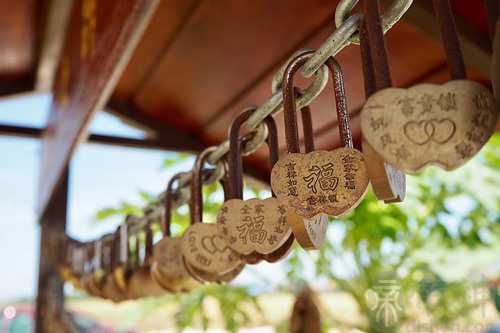 梦见爸爸锁门不让进家