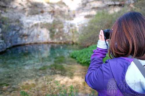 梦见爸爸掉深坑里了