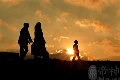 梦见爸爸拿着他的的头