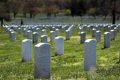 梦见爸爸的坟可大