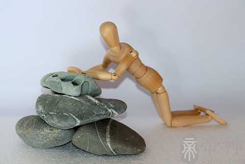 梦见爸爸踩高跷摔倒