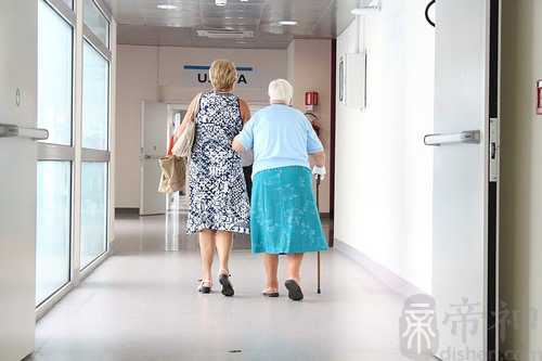 梦见爸爸突然变老了