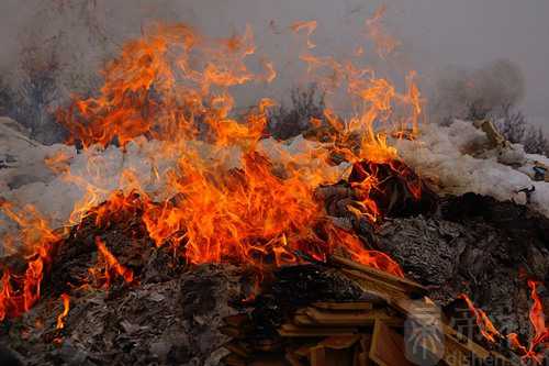 梦见爸爸头上着火了