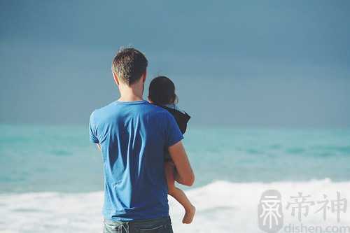 梦见爸爸还没有死