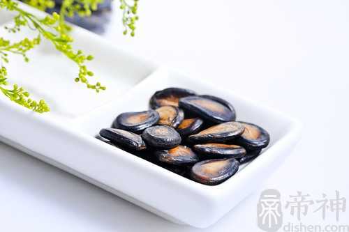 梦见爸爸给我瓜子