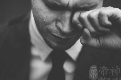 梦见爸爸小声哭