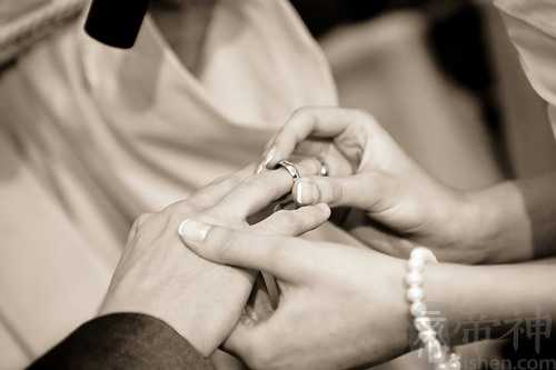 梦见爸爸骗我嫁给别人