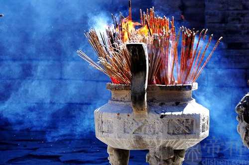 梦见爸爸说香炉动了