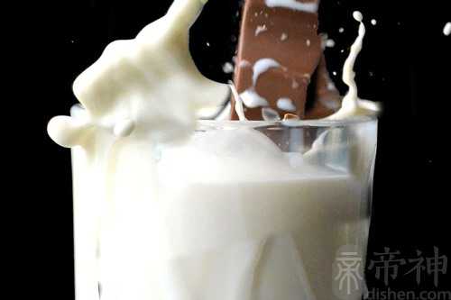 梦见死去的爸爸喝牛奶