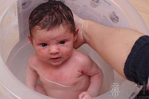 做梦梦见给小孩洗澡