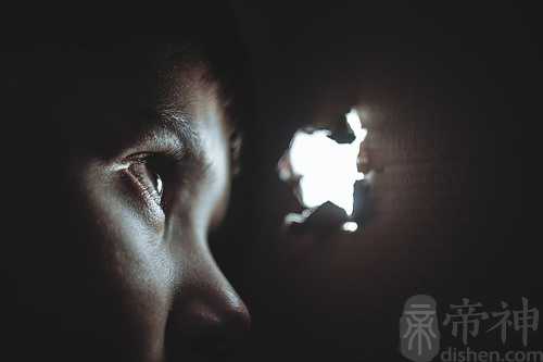 梦见爸爸眼皮刮出血