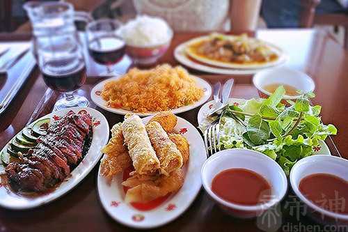 梦见和同事一起吃饭