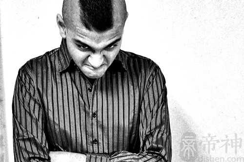 梦见自己的爸爸帮坏人