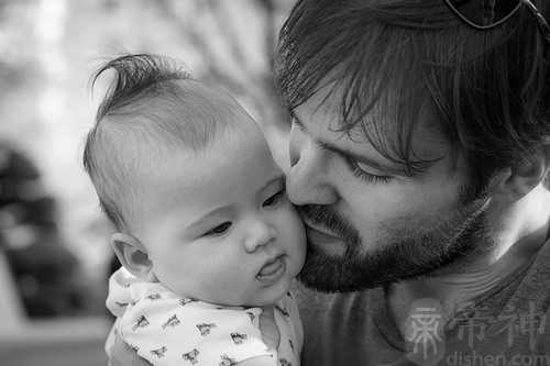 梦见爸爸开车吊悬崖