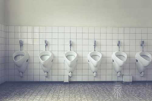 梦见爸爸找厕所