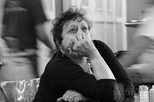 梦见爸爸死了自己没哭