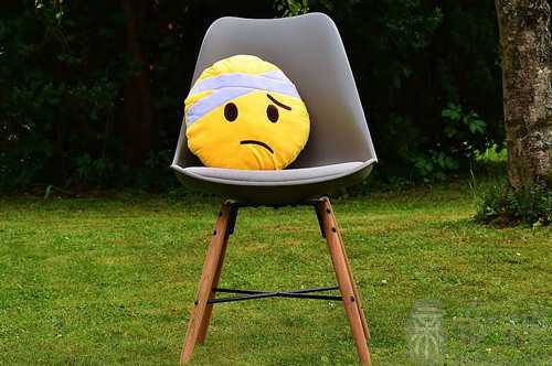 梦见死去的爸爸要打我