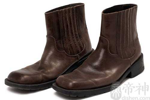 梦见我给爸爸穿鞋