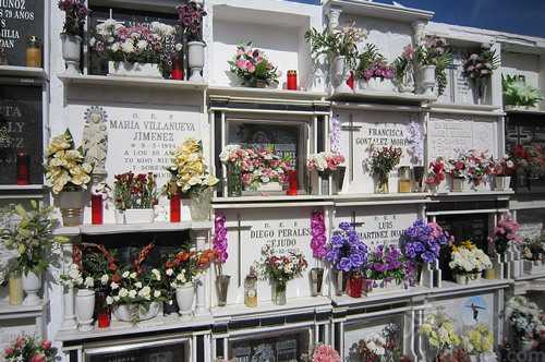 梦见爸爸给别人带孝