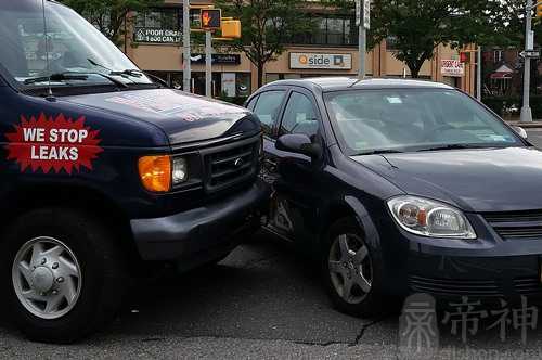梦见爸爸开车间接撞人