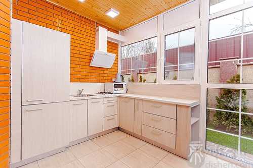 梦见爸爸把老房瓦揭掉了