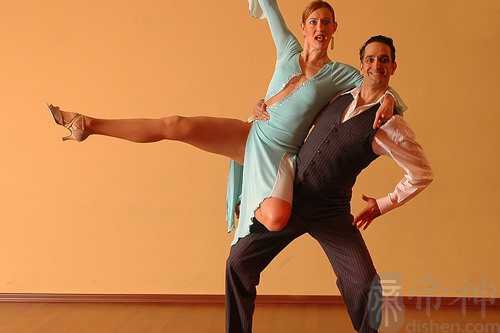 梦见爸爸妈妈跳舞