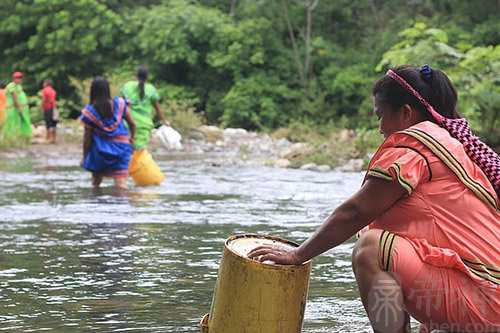 梦见在河里洗衣服