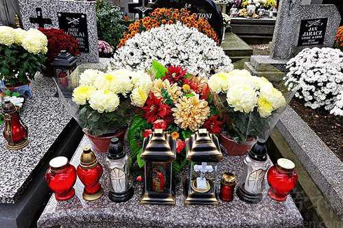 梦见很多死人躺在地上