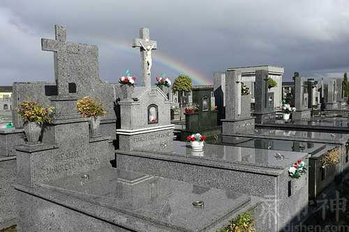 梦见爸爸的墓碑不见了