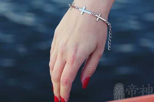 梦见爸爸被砍手