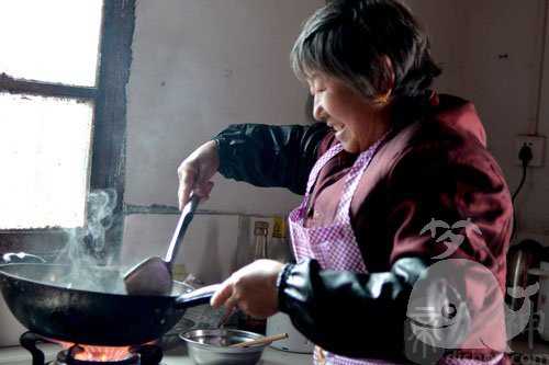 梦见给儿子做饭