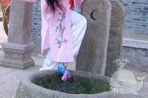 梦见媳妇跳井